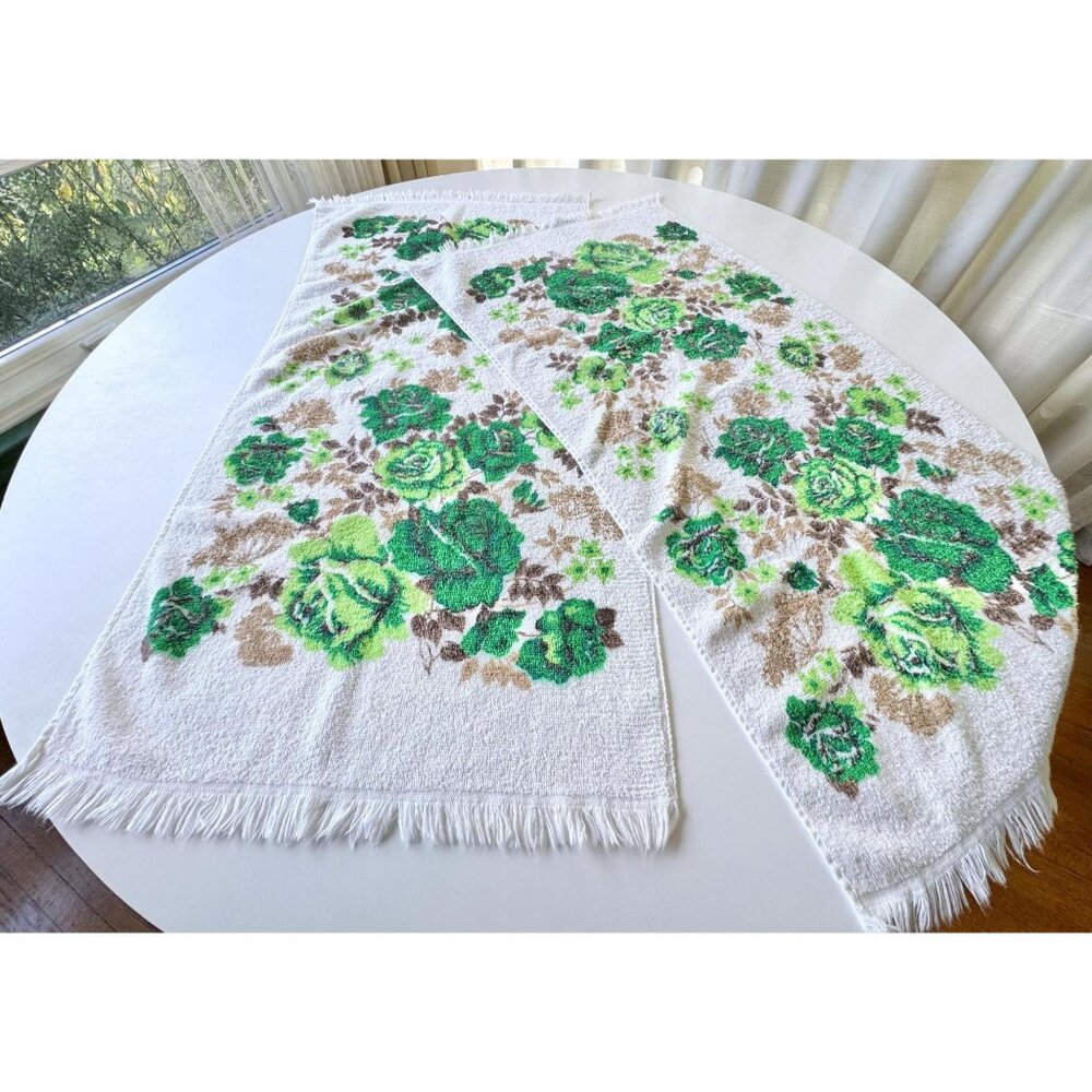 Vintage 70s bath towels, large green roses bouquet, fringed, 100% cotton, pair